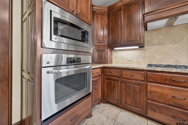 511 Southcreek, Chandler, TX 75758