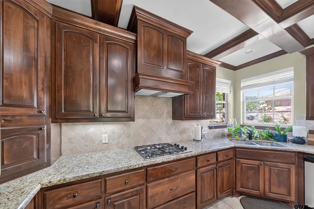 511 Southcreek, Chandler, TX 75758