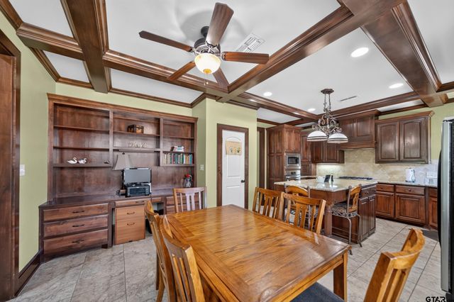 511 Southcreek, Chandler, TX 75758
