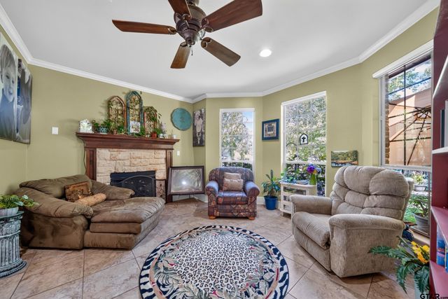 511 Southcreek, Chandler, TX 75758