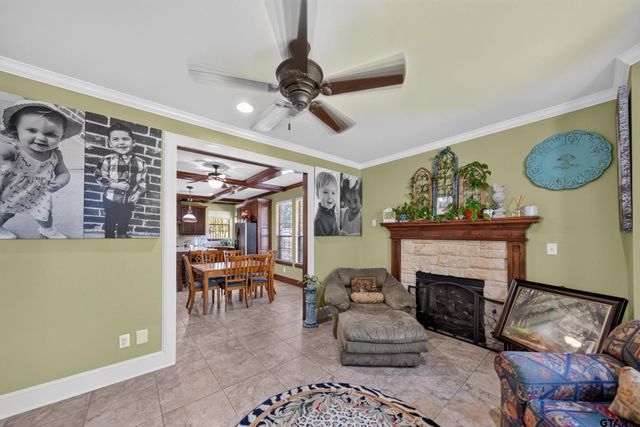 511 Southcreek, Chandler, TX 75758