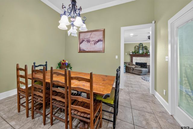 511 Southcreek, Chandler, TX 75758