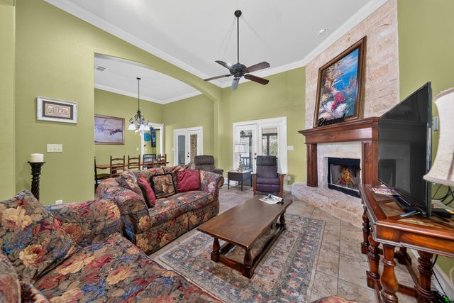 511 Southcreek, Chandler, TX 75758