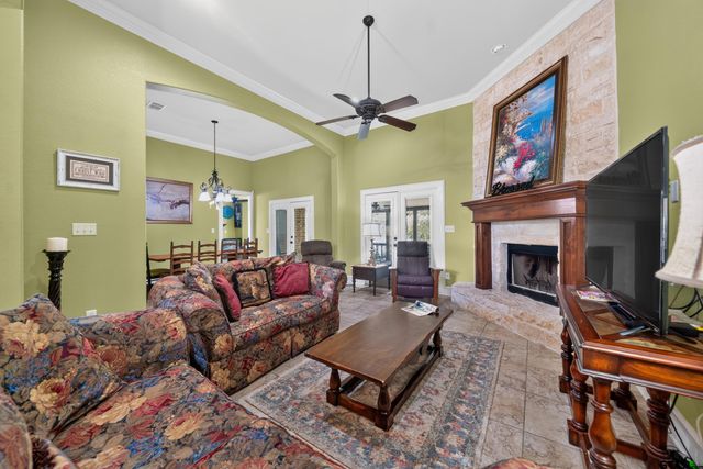 511 Southcreek, Chandler, TX 75758