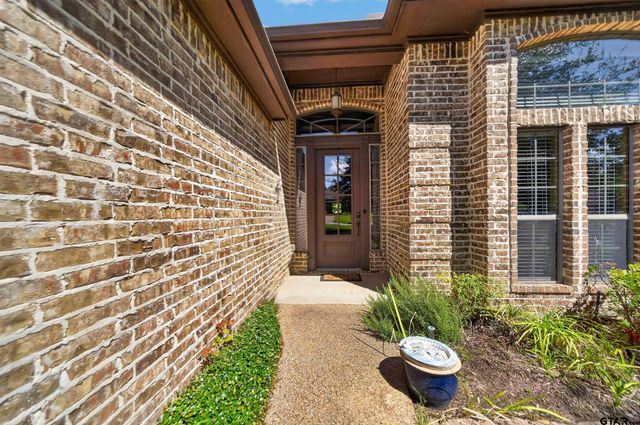 511 Southcreek, Chandler, TX 75758