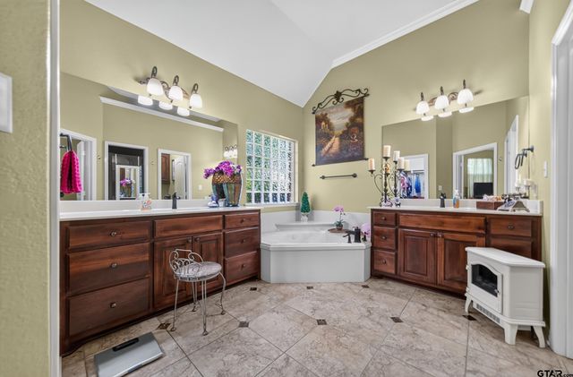 511 Southcreek, Chandler, TX 75758
