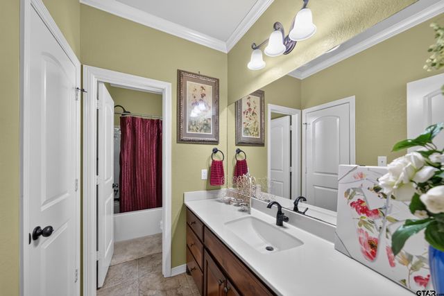 511 Southcreek, Chandler, TX 75758