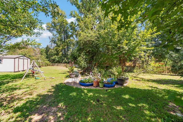 511 Southcreek, Chandler, TX 75758