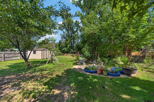 511 Southcreek, Chandler, TX 75758