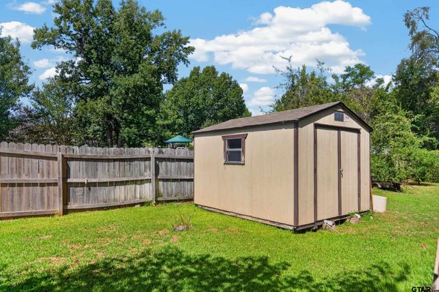 511 Southcreek, Chandler, TX 75758