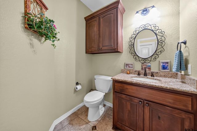 511 Southcreek, Chandler, TX 75758