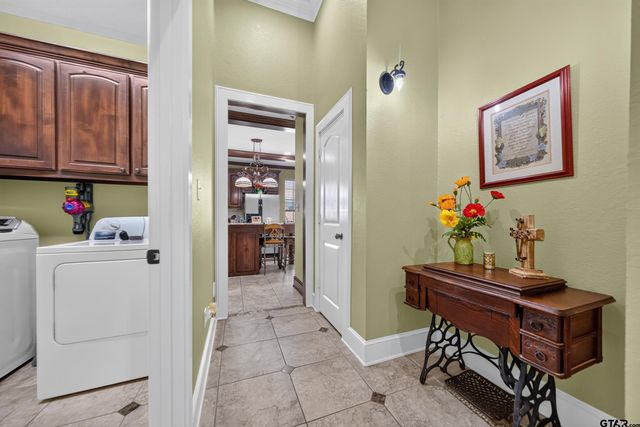511 Southcreek, Chandler, TX 75758