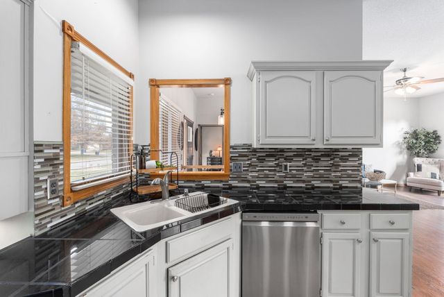 2526 N Fox Run, Wichita, KS 67226