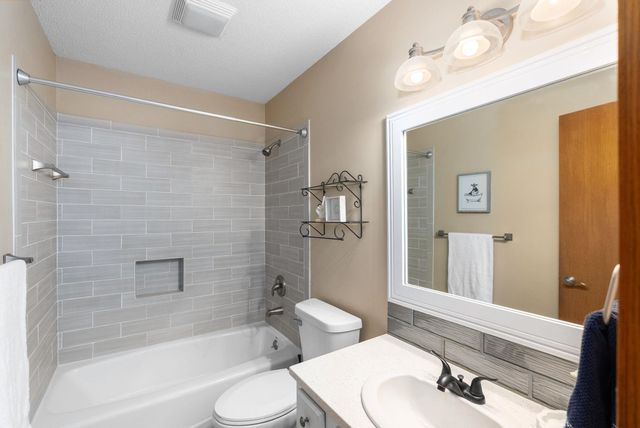 2526 N Fox Run, Wichita, KS 67226