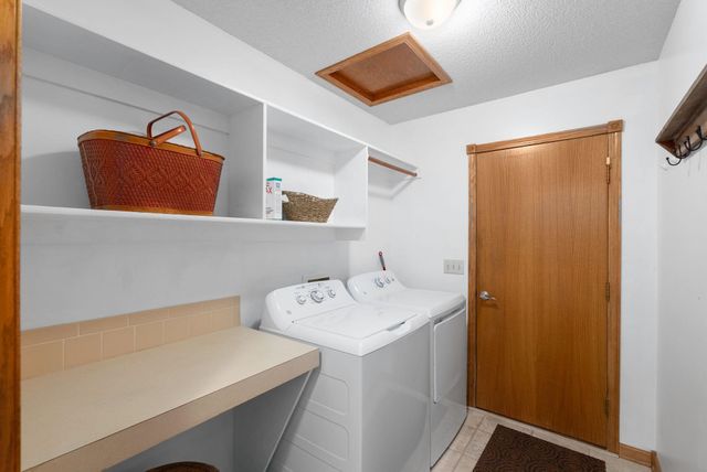 2526 N Fox Run, Wichita, KS 67226