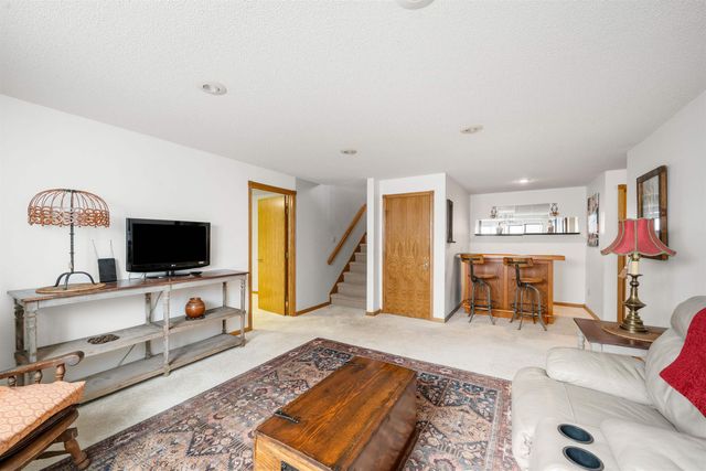 2526 N Fox Run, Wichita, KS 67226