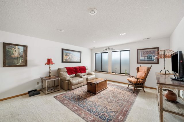 2526 N Fox Run, Wichita, KS 67226