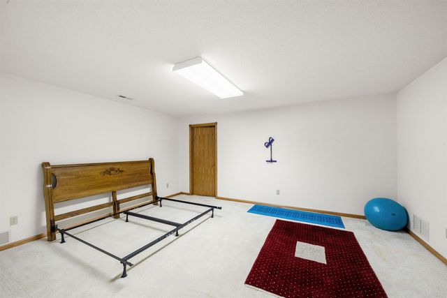 2526 N Fox Run, Wichita, KS 67226