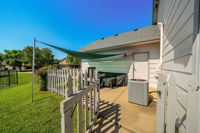 2526 N Fox Run, Wichita, KS 67226