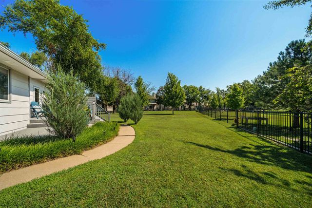 2526 N Fox Run, Wichita, KS 67226