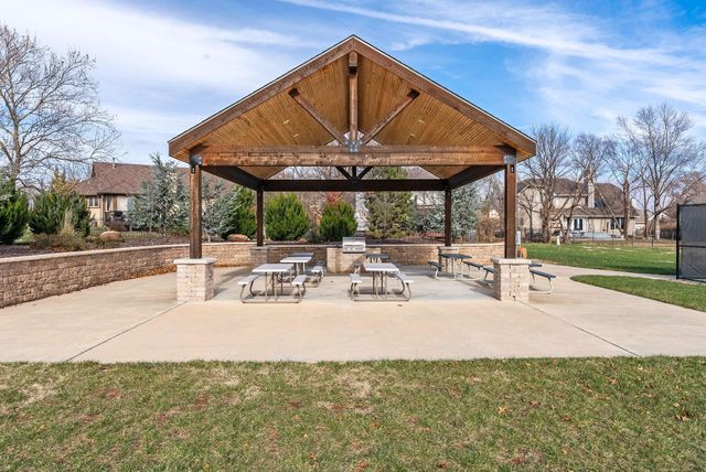 2526 N Fox Run, Wichita, KS 67226