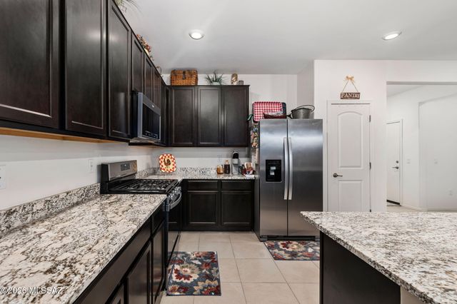 5638 S Montana Peak Way, Tucson, AZ 85757