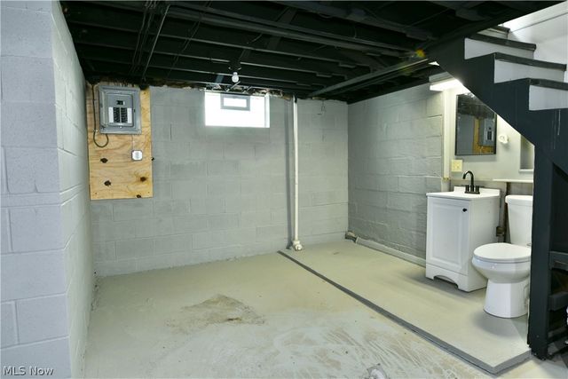 3384 Lakeside Drive, Mineral Ridge, OH 44440