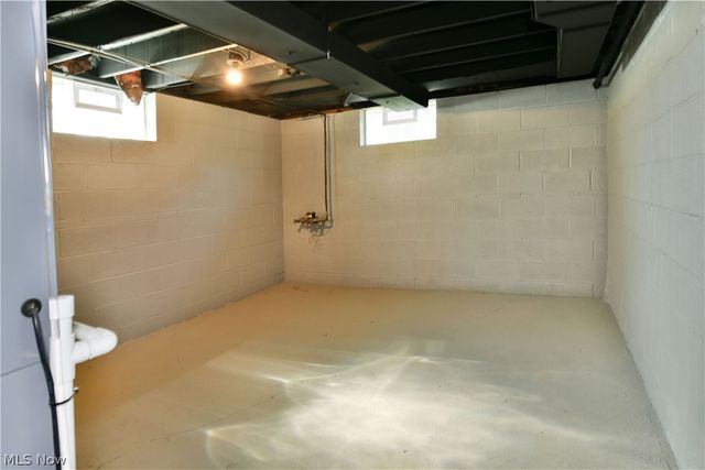 3384 Lakeside Drive, Mineral Ridge, OH 44440