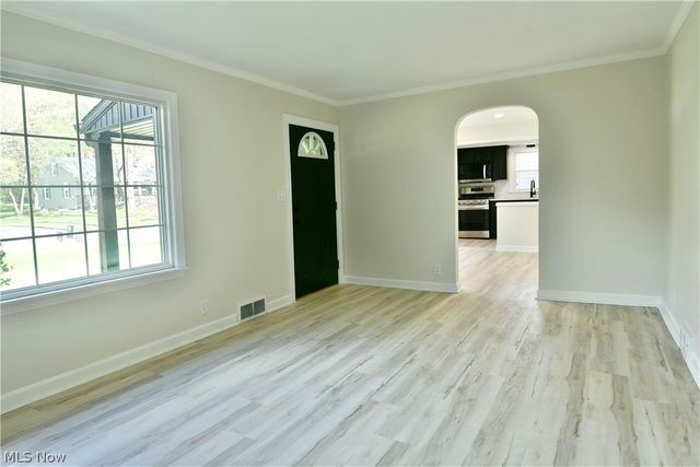 3384 Lakeside Drive, Mineral Ridge, OH 44440