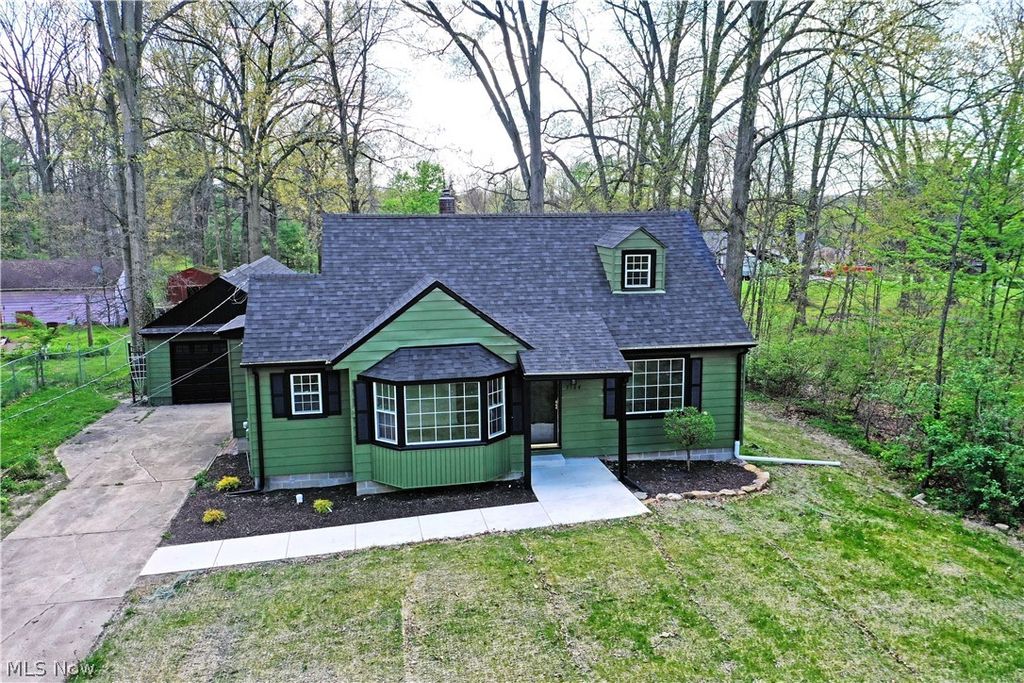 3384 Lakeside Drive, Mineral Ridge, OH 44440
