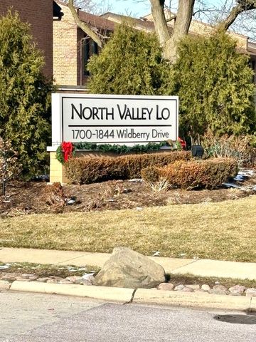1720 Wildberry Drive B, Glenview, IL 60025