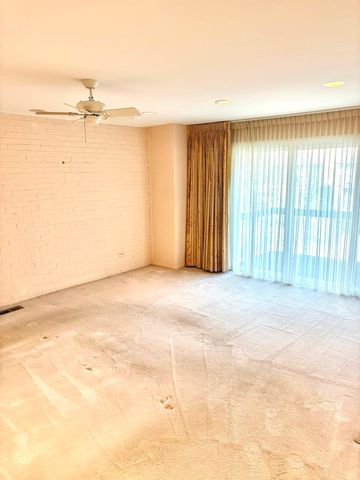 1720 Wildberry Drive B, Glenview, IL 60025