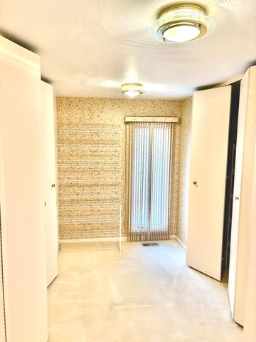 1720 Wildberry Drive B, Glenview, IL 60025