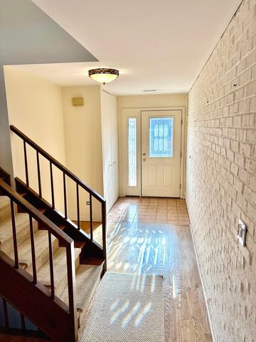 1720 Wildberry Drive B, Glenview, IL 60025