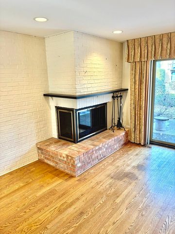 1720 Wildberry Drive B, Glenview, IL 60025