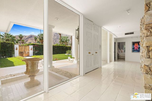 466 Camino Sur, Palm Springs, CA 92262