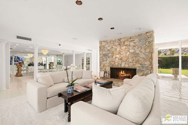 466 Camino Sur, Palm Springs, CA 92262