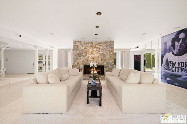 466 Camino Sur, Palm Springs, CA 92262