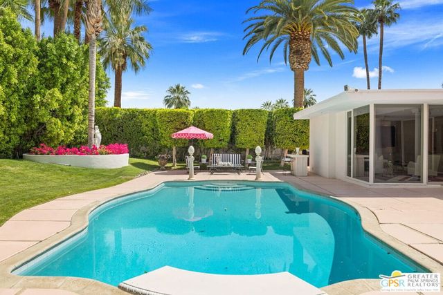 466 Camino Sur, Palm Springs, CA 92262