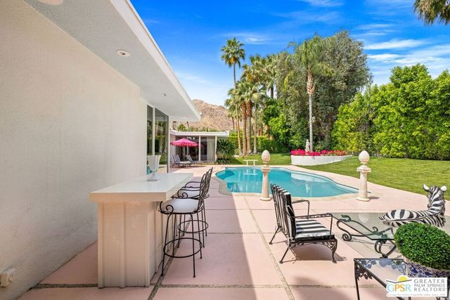 466 Camino Sur, Palm Springs, CA 92262