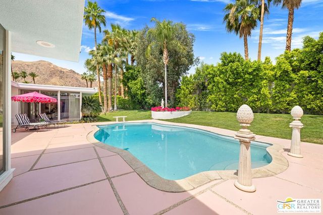 466 Camino Sur, Palm Springs, CA 92262