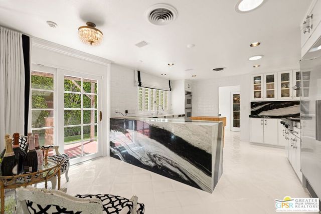 466 Camino Sur, Palm Springs, CA 92262