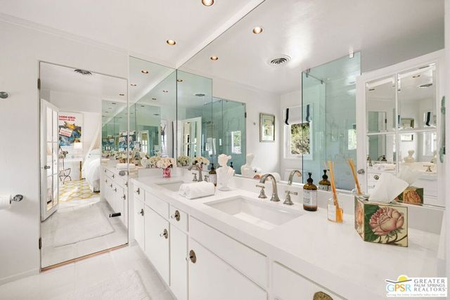 466 Camino Sur, Palm Springs, CA 92262