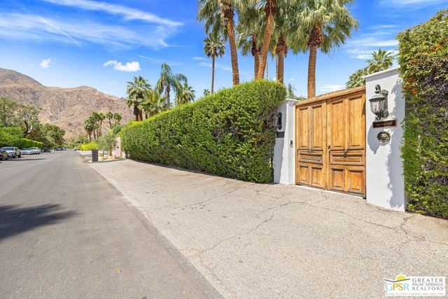 466 Camino Sur, Palm Springs, CA 92262