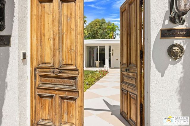 466 Camino Sur, Palm Springs, CA 92262