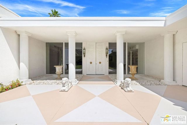 466 Camino Sur, Palm Springs, CA 92262