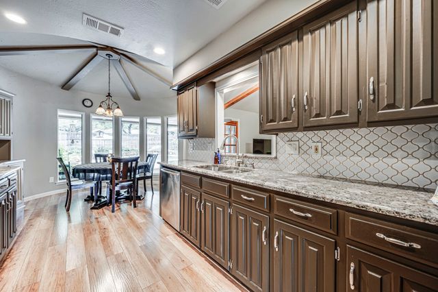 947 Rock Canyon Drive, Duncanville, TX 75137