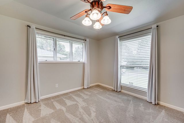 947 Rock Canyon Drive, Duncanville, TX 75137