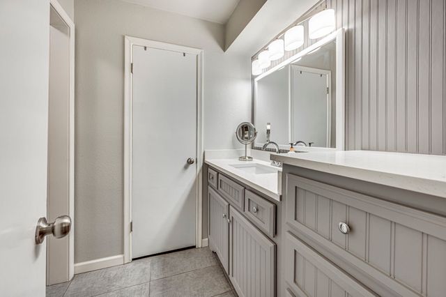 947 Rock Canyon Drive, Duncanville, TX 75137