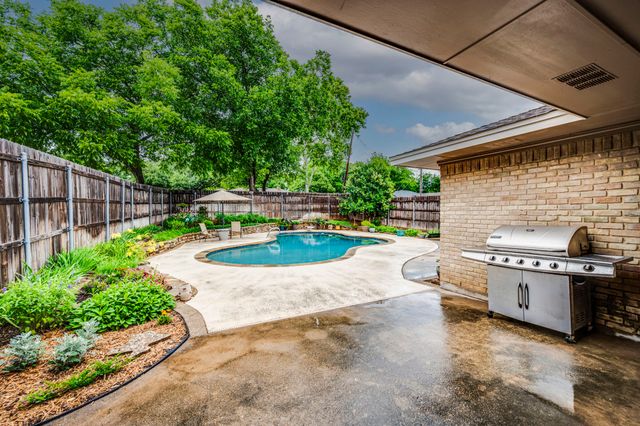 947 Rock Canyon Drive, Duncanville, TX 75137